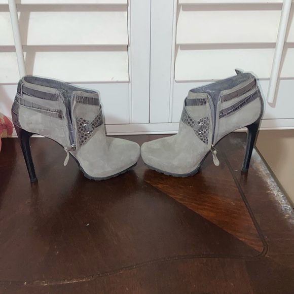 Women’s Guess Suede Booties 6 1/2 - Picture 4 of 8